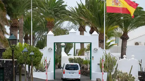 Pedro Sánchez llega a Lanzarote para pasar sus vacaciones con su familia. Pedro Sánchez llega a Lanzarote para pasar sus vacaciones con su familia.