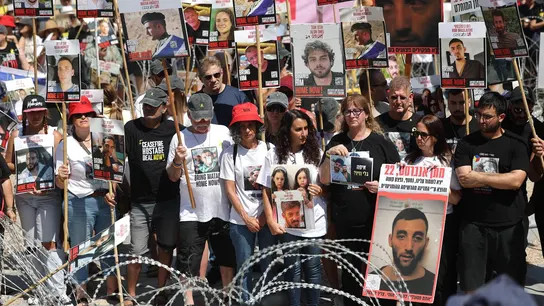 Familiares de los rehenes israelíes en una manifestación en Tel Aviv. Familiares de los rehenes israelíes en una manifestación en Tel Aviv.