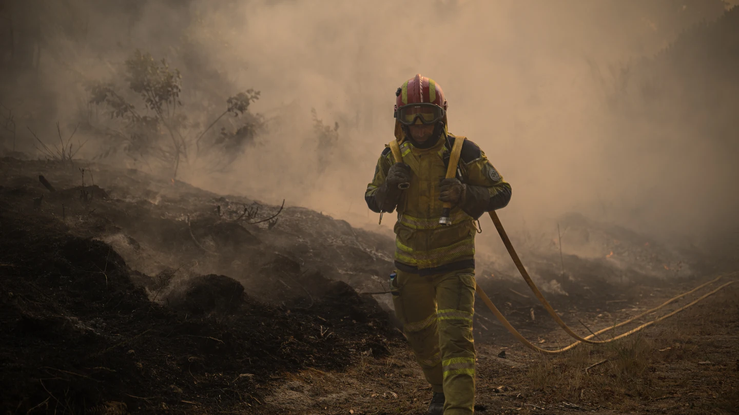 Incendio forestal en Parada Monte, Portugal Incendio forestal en Parada Monte, Portugal