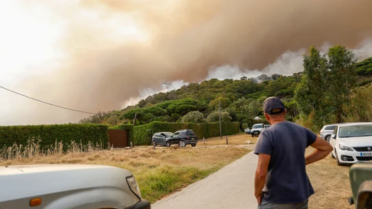 Imágenes del incendio en el paraje La Peña, Tarifa Imágenes del incendio en el paraje La Peña, Tarifa