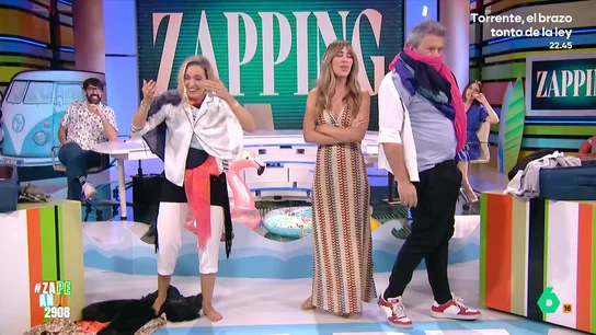 ¿Quién conseguirá ponerse más ropa en un minuto? Así ha terminado el reto de Isabel Forner y Miki Nadal Los zapeadores aceptan el reto de María Gómez y compiten para convertirse en el zapeador que es capaz de ponerse más prendas encima. No te pierdas el resutlado de su reto en el vídeo principal.