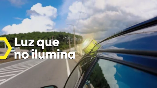 Nueva polémica con la DGT: conductores y expertos cuestionan la nueva luz de emergencia que sustituirá al triángulo. Nueva polémica con la DGT: conductores y expertos cuestionan la nueva luz de emergencia que sustituirá al triángulo.