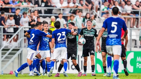 Pelea entre los jugadores del Betis y el Como Pelea entre los jugadores del Betis y el Como