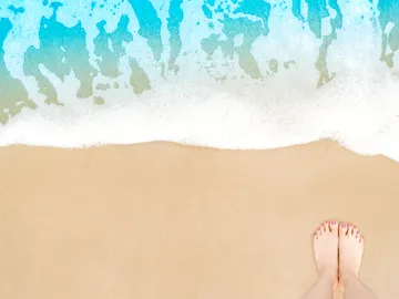 Pies en arena de playa Pies en arena de playa