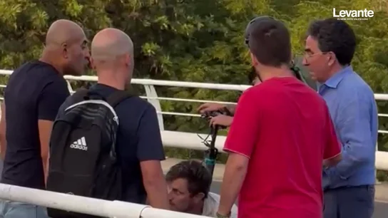 El vídeo del robo del reloj a Santiago Calatrava en plena calle: así consiguió recuperarlo en minutos El vídeo del robo del reloj a Santiago Calatrava en plena calle: así consiguió recuperarlo en minutos