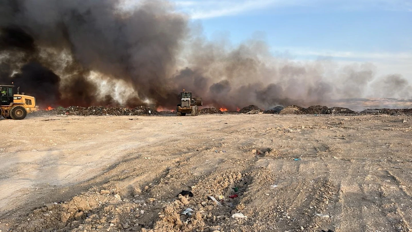 Incendio en la planta de Residuos Sólidos Urbanos de la Diputación de Cuenca. Incendio en la planta de Residuos Sólidos Urbanos de la Diputación de Cuenca.