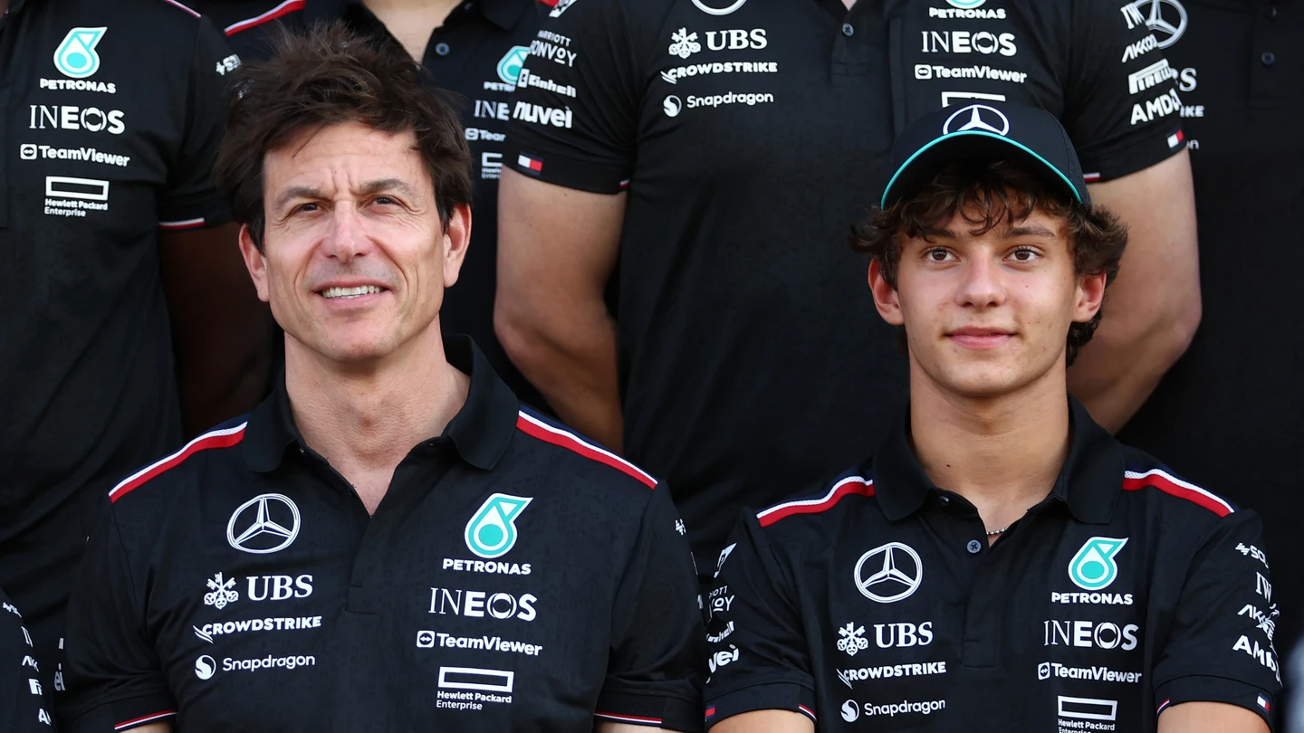 Toto Wolff y Kimi Antonelli Toto Wolff y Kimi Antonelli