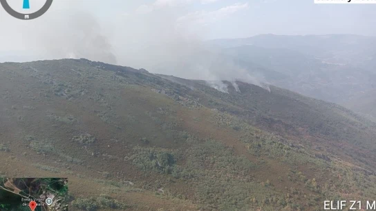 Un incendio amenaza Las Médulas, en León, y obliga al desalojo de los vecinos de Yeres. Un incendio amenaza Las Médulas, en León, y obliga al desalojo de los vecinos de Yeres.