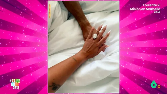 Cristiano Ronaldo pide matrimonio a Georgina Rodríguez con un impresionante anillo: "Parece el caparazón de una tortuga" La influencer ha sido la encargada de dar la buena noticia a través de su cuenta de Instagram. Georgina ha publicado una imagen de su mano sobre la de su pareja mientras ella porta un anillo con un gran diamante.