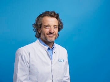 El Dr. Javier Albares