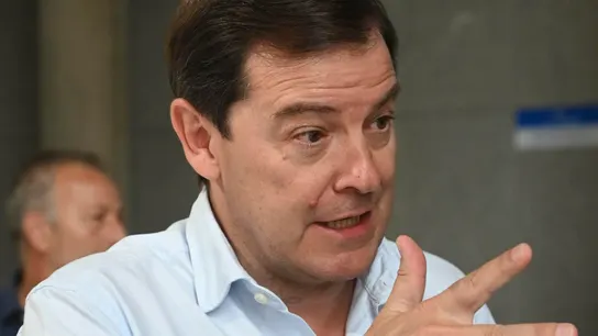 El presidente de la Junta de Castilla y León, Alfonso Fernández Mañueco, durante la reunión para valorar los incendios en la provincia de León. El presidente de la Junta de Castilla y León, Alfonso Fernández Mañueco, durante la reunión para valorar los incendios en la provincia de León.