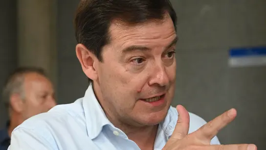 El presidente de la Junta de Castilla y León, Alfonso Fernández Mañueco, durante la reunión para valorar los incendios en la provincia de León. El presidente de la Junta de Castilla y León, Alfonso Fernández Mañueco, durante la reunión para valorar los incendios en la provincia de León.