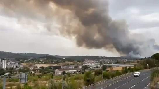 El fuego cerca Ourense: las impactantes imágenes del fuego y el humo en la ciudad El fuego cerca Ourense: las impactantes imágenes del fuego y el humo en la ciudad