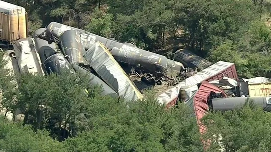 Descarrila un tren que transportaba mercancía peligrosa en Texas Descarrila un tren que transportaba mercancía peligrosa en Texas