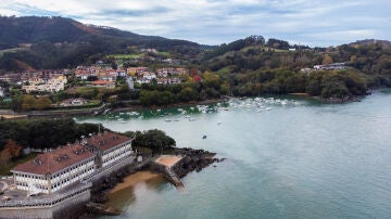 Isla de Chacharramendi o Txatxarramendi, en el País Vasco