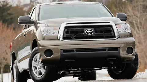 El Toyota Tundra es un enorme pick-up que no se vende en Europa, en la imagen, un ejemplar de la segunda generación Toyota Tundra