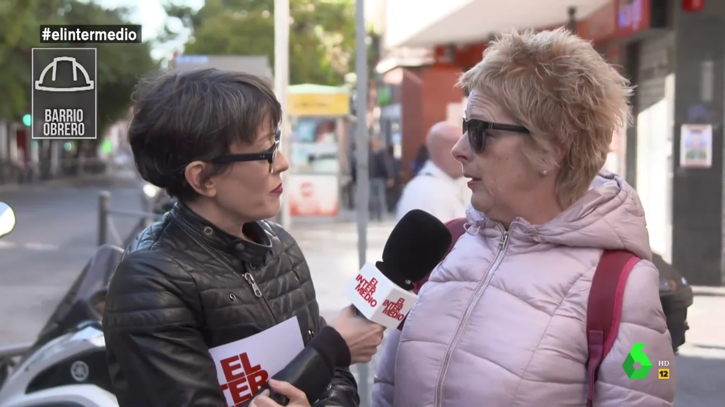 La confesión de una mujer de barrio obrero: "Estoy fregando la escalera para no pagar comunidad" La confesión de una mujer de barrio obrero: "Estoy fregando la escalera para no pagar comunidad"