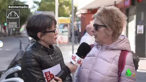 La confesión de una mujer de barrio obrero: "Estoy fregando la escalera para no pagar comunidad" La confesión de una mujer de barrio obrero: "Estoy fregando la escalera para no pagar comunidad"