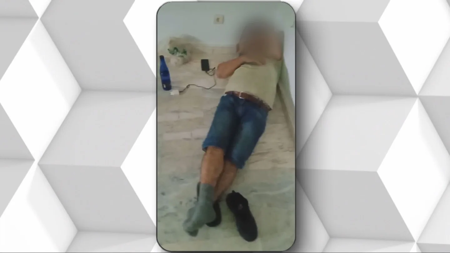 Los bomberos de Castilla y León, desbordados, sin descanso y durmiendo en un coche: "Llevo más de 24 horas sin dormir" Los bomberos de Castilla y León, desbordados, sin descanso y durmiendo en un coche: "Llevo más de 24 horas sin dormir"