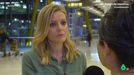 María, sin hogar que duerme en el aeropuerto de Barajas: "Nadie quiere vivir en esta circunstancia" La reportera se desplazaba hasta el aeropuerto donde centeneres de personas se refugian para pasar la noche y evitar dormir en la calle. Ropero hablaba con varias personas sin hogar para conocer su situación.
