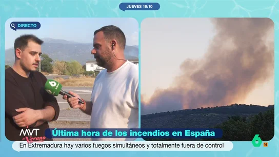 Un vecino Villar de Plasencia denuncia la falta de efectivos: "Nos han pedido que ayudemos a los bomberos, son muy pocos" Sergio expone que tan solo hay dos camiones de bomberos y cuatro o cinco personas para apagar el fuego. Por ello, muchos vecinos están intentando ayudar a los efectivos para evitar que el incendio se extienda.