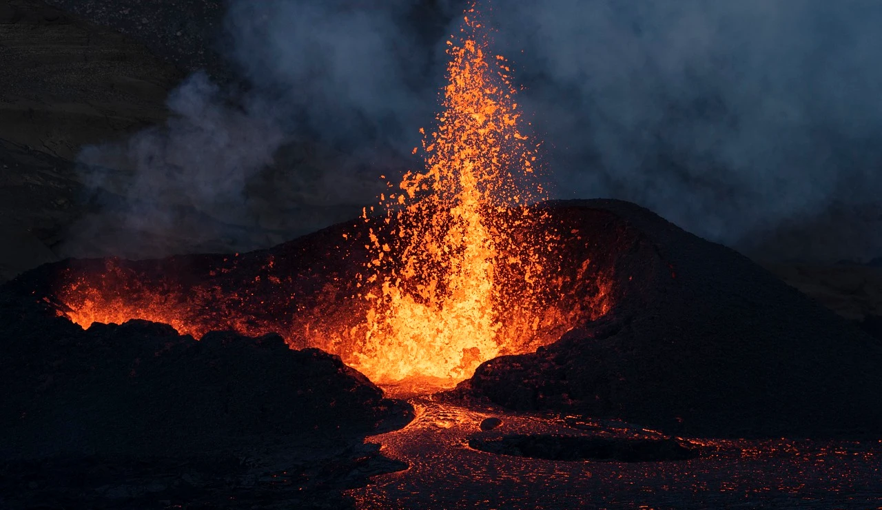 Imagen de un volcán en erupción