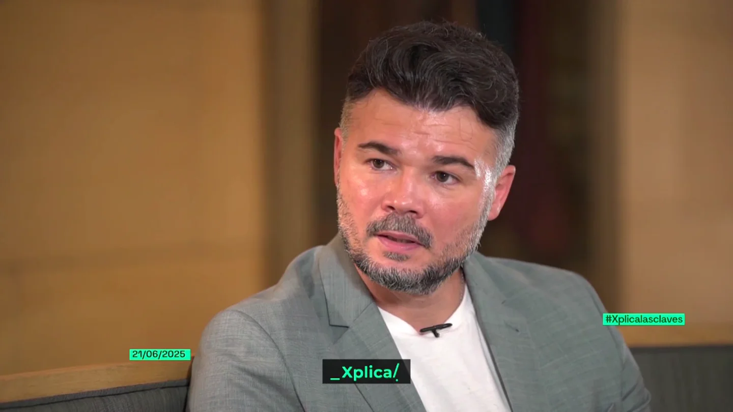 Rufián pone en duda la continuidad del Gobierno hasta 2027 y advierte: "Lo que le pase al PSOE será culpa del PSOE" Rufián pone en duda la continuidad del Gobierno hasta 2027 y advierte: "Lo que le pase al PSOE será culpa del PSOE"