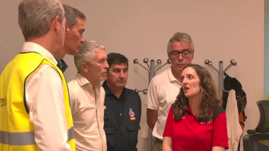 Pedro Sánchez, junto a Fernando Grande-Marlaska y Alfonso Rueda, durante su visita a los efectivos de Ourense que luchan contra los incendios Pedro Sánchez, junto a Fernando Grande-Marlaska y Alfonso Rueda, durante su visita a los efectivos de Ourense que luchan contra los incendios