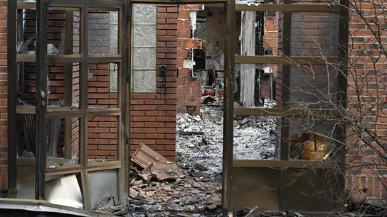 Una casa, dañada por el fuego Una casa, dañada por el fuego