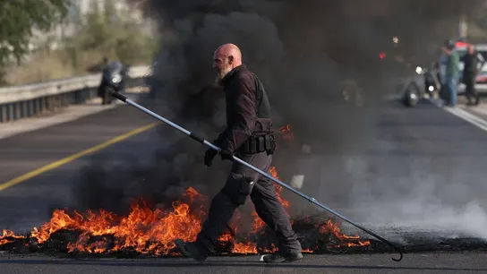 Un manifestante en Tel Aviv, Israel. Un manifestante en Tel Aviv, Israel.