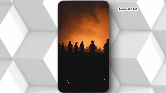 La impotencia de los brigadistas ante un incendio que arrasa Llamas de la Cabrera, en León La impotencia de los brigadistas ante un incendio que arrasa Llamas de la Cabrera, en León