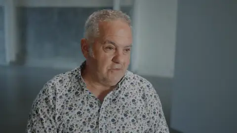 Un exadicto a la heroína explica como se engancho a las drogas: "Había gente de dinero, traían cosas nuevas para experimentar" Un exadicto a la heroína explica como se engancho a las drogas: "Había gente de dinero, traían cosas nuevas para experimentar"