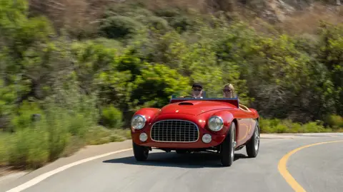 El diseño del Ferrari 212 Export Touring Barchetta contrasta de forma brutal con el diseño de los Ferrari modernos Ferrari 212 Export Touring Barchetta