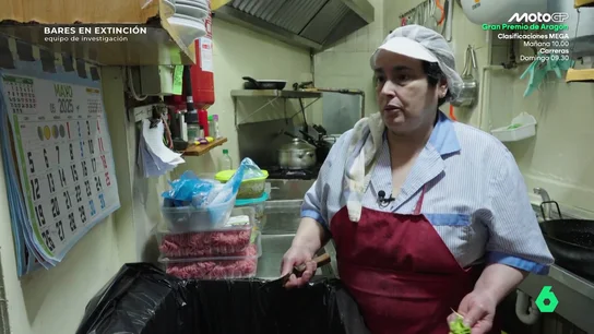 María, propietaria de un bar que sirve menús del día: "Es complicado mantener un empleado, los sueldos e impuestos te machacan" María, propietaria de un bar que sirve menús del día: "Es complicado mantener un empleado, los sueldos e impuestos te machacan"