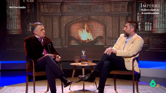Wyoming, sobre el "síndrome del nido vacío" de Felipe VI y la reina Letizia: "Lo duro que tiene que ser con 500 habitaciones" Wyoming y Dani Mateo y sus alter ego, 'Los Aristorrancios', analizaban en este vídeo, que ahora recupera El Intermedio, la graduación de la infanta Sofía en Gales, mientras su hermana continuaba a bordo del Juan Sebastián Elcano.
