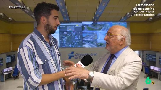 Pere Navarro, director general de la DGT, desvela cuál ha sido la última multa que le han puesto El Intermedio recupera la visita de Isma Juárez a la sede de la Dirección General de Tráfico. Allí pudo charlar con su director general sobre las novedades del examen teórico de conducir o los radares.