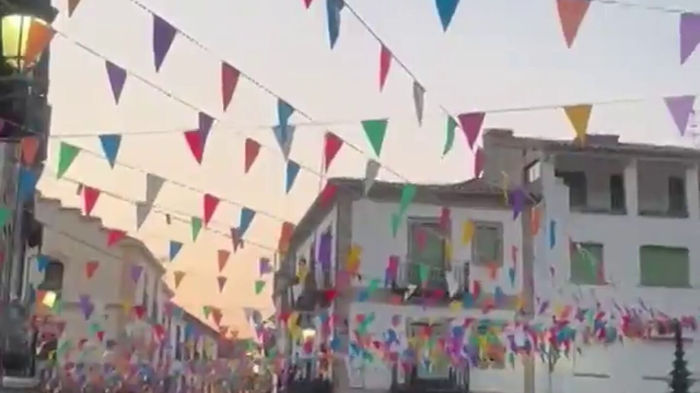 Los vecinos de Hervás (Cáceres) homenajean a los bomberos