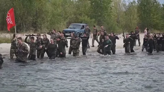 Rusia pone en marcha un programa de entrenamiento militar para niños de ocho años: "Lanzamos granadas y disparamos" Rusia pone en marcha un programa de entrenamiento militar para niños de ocho años: "Lanzamos granadas y disparamos"