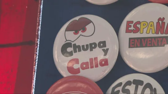 'Nenas, hay que follar más y joder menos' o 'Chupa y calla': las polémicas chapas que se venden en Aste Nagusia 'Nenas, hay que follar más y joder menos' o 'Chupa y calla': las polémicas chapas que se venden en Aste Nagusia
