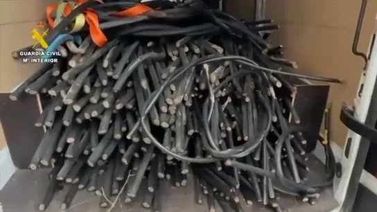 Tres personas detenidas por el robo de más de dos toneladas de cable de cobre en La Rioja Tres personas detenidas por el robo de más de dos toneladas de cable de cobre en La Rioja
