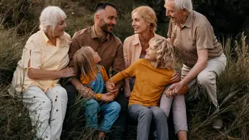 Familia con abuelos Familia con abuelos