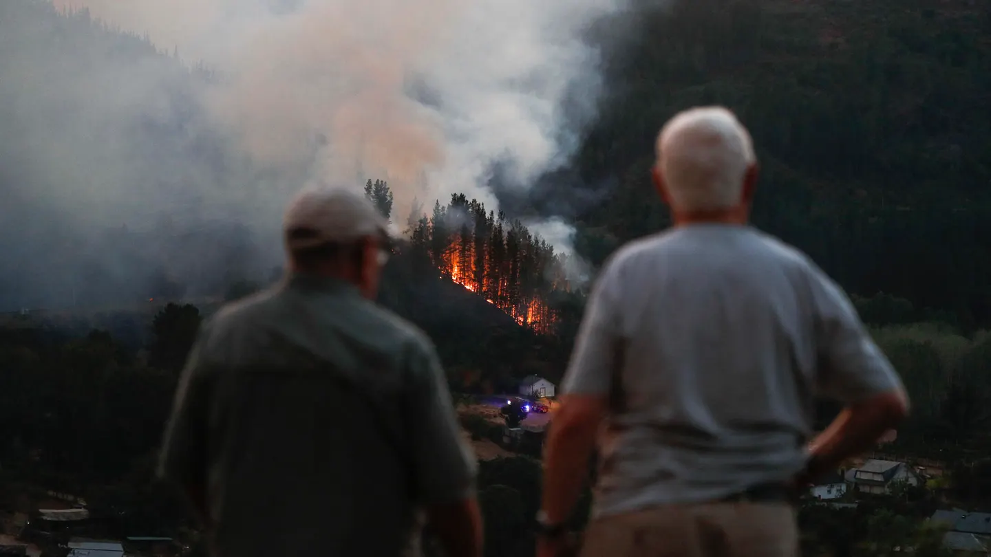 Incendio originado en A Pobra do Brollón, en la provincia de Lugo, cuyas llamas han llegado al municipio de Quiroga. Incendio originado en A Pobra do Brollón, en la provincia de Lugo, cuyas llamas han llegado al municipio de Quiroga.