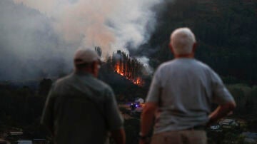 Incendio originado en A Pobra do Broll&oacute;n, en la provincia de Lugo, cuyas llamas han llegado al municipio de Quiroga. 