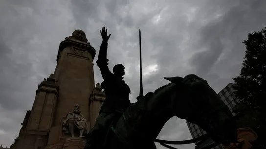 En la imagen, monumento a Miguel de Cervantes, en la Plaza de España de Madrid, este lunes. En la imagen, monumento a Miguel de Cervantes, en la Plaza de España de Madrid, este lunes.