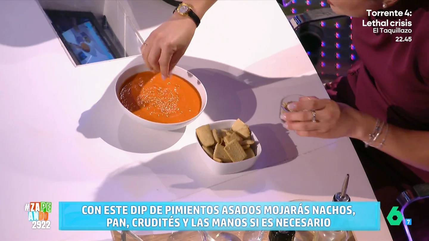 Jiaping muestra cómo preparar una deliciosa salsa de pimientos asados: la receta paso a paso La colaboradora de Zapeando muestra una alternativa saludable a las clásicas salsas para dipear. No te pierdas, en el vídeo principal, cómo se prepara esta elaboración.