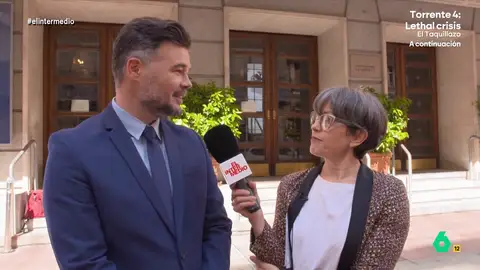 Gabriel Rufián tiene muy claro con quién no sobreviviría en el fin del mundo: "Santiago Abascal, no ha hecho ni la mili" Thais Villas hablaba de supervivencia con los políticos del Congreso. Así se encontraba con un Gabriel Rufíán muy preparado para el apocalipsis. Todo lo contrario que Félix Bolaños, que elegía a Cayetana Álvarez de Toledo para repoblar la Tierra.