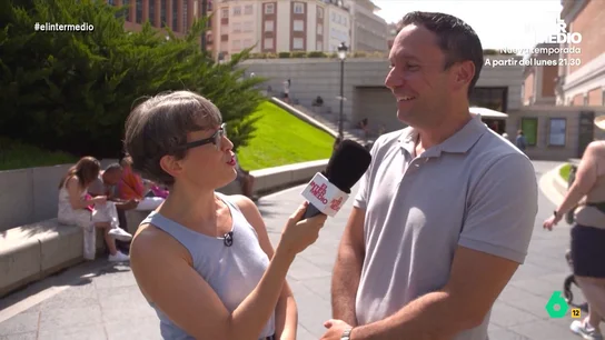 Un turista mejicano se queja de lo caros que están los sándwiches en España: "Me pienso si comprar el pan y el jamón a parte" Thais Villas analizaba en este vídeo cómo está el tema de los sueldos en diferentes países y, para eso, preguntaba a varios turistas. De paso, intentaba averiguar si creen que España es cara y si los sueldos aquí son más altos que de donde vienen.