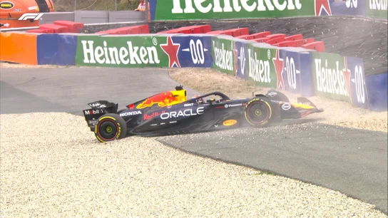 Bortoleto reacciona a carcajadas tras el incidente de Verstappen: "¿Cómo se ha podido quedar...?" Bortoleto reacciona a carcajadas tras el incidente de Verstappen: "¿Cómo se ha podido quedar...?"