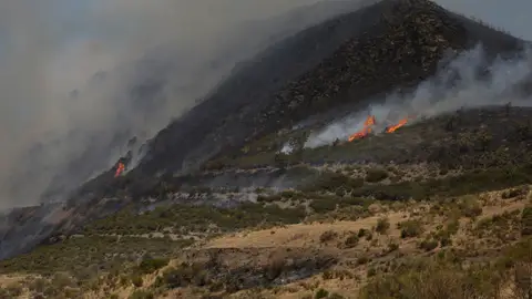 Llamas y humo del incendio de Fasgar, visto desde Tremor de Arriba. Llamas y humo del incendio de Fasgar, visto desde Tremor de Arriba.