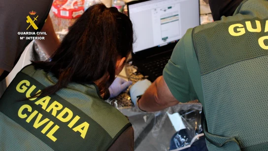 La Guardia Civil de Teruel detiene en Algeciras al presunto autor de tres delitos de acoso sexual a una menor. La Guardia Civil de Teruel detiene en Algeciras al presunto autor de tres delitos de acoso sexual a una menor.